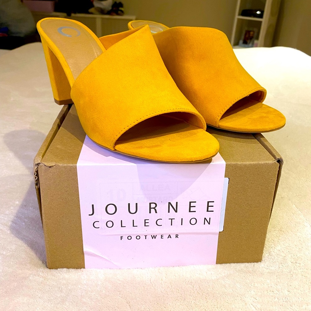 MUSTARD Block Heel open-toe MULES / SLIDES; Size 10 - runs small